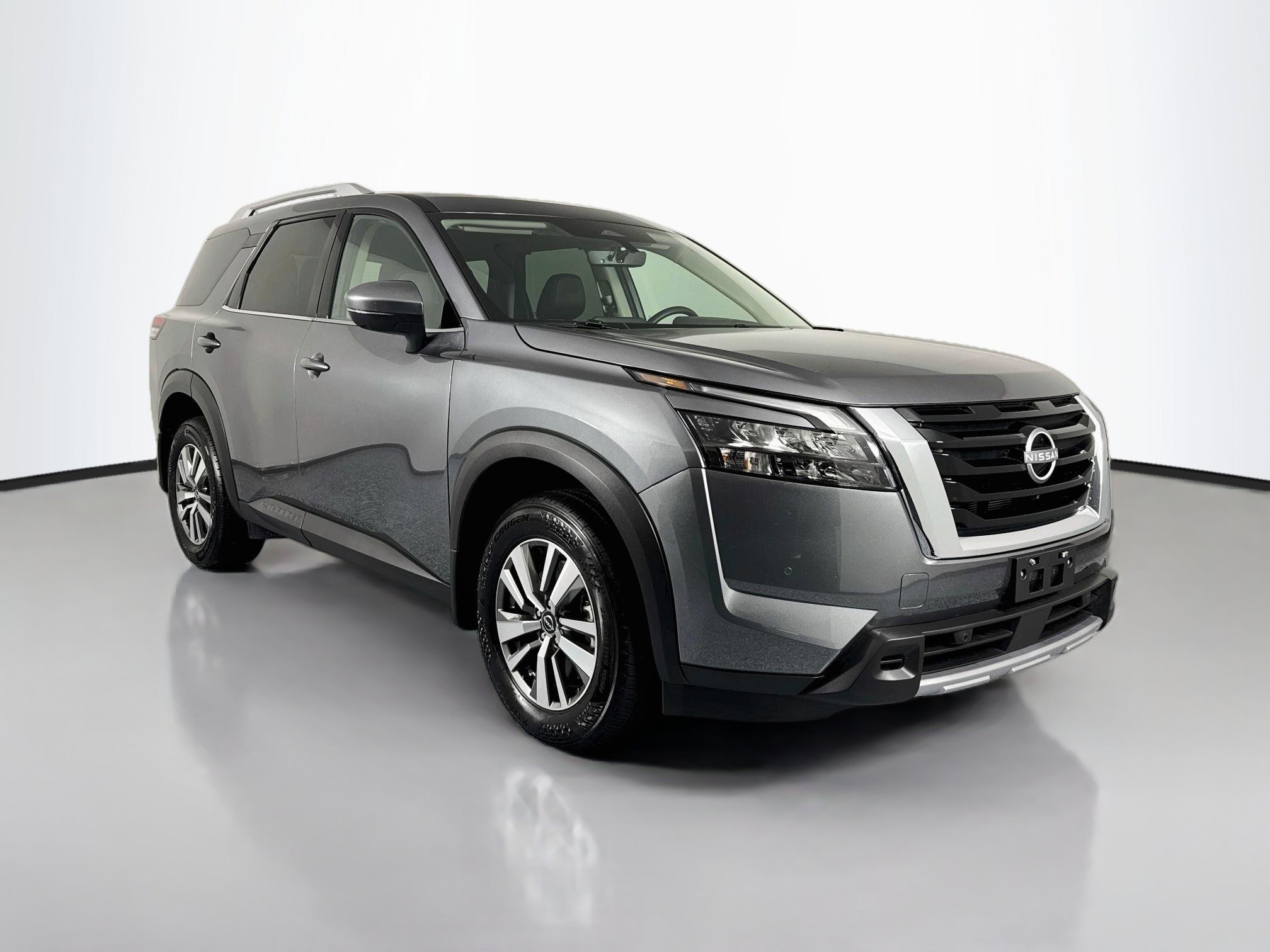 Used 2025 Nissan Pathfinder SL AWD/4WD image 3