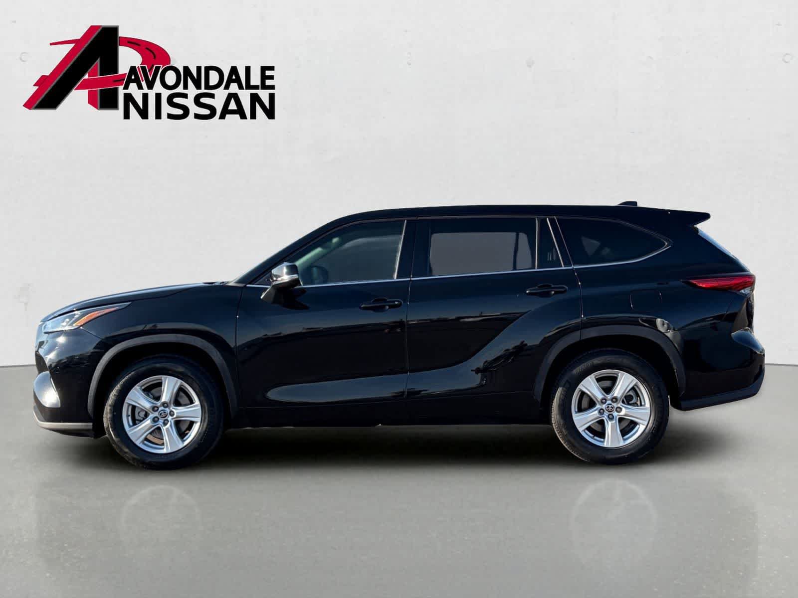 Used 2021 Toyota Highlander LE FWD image 2
