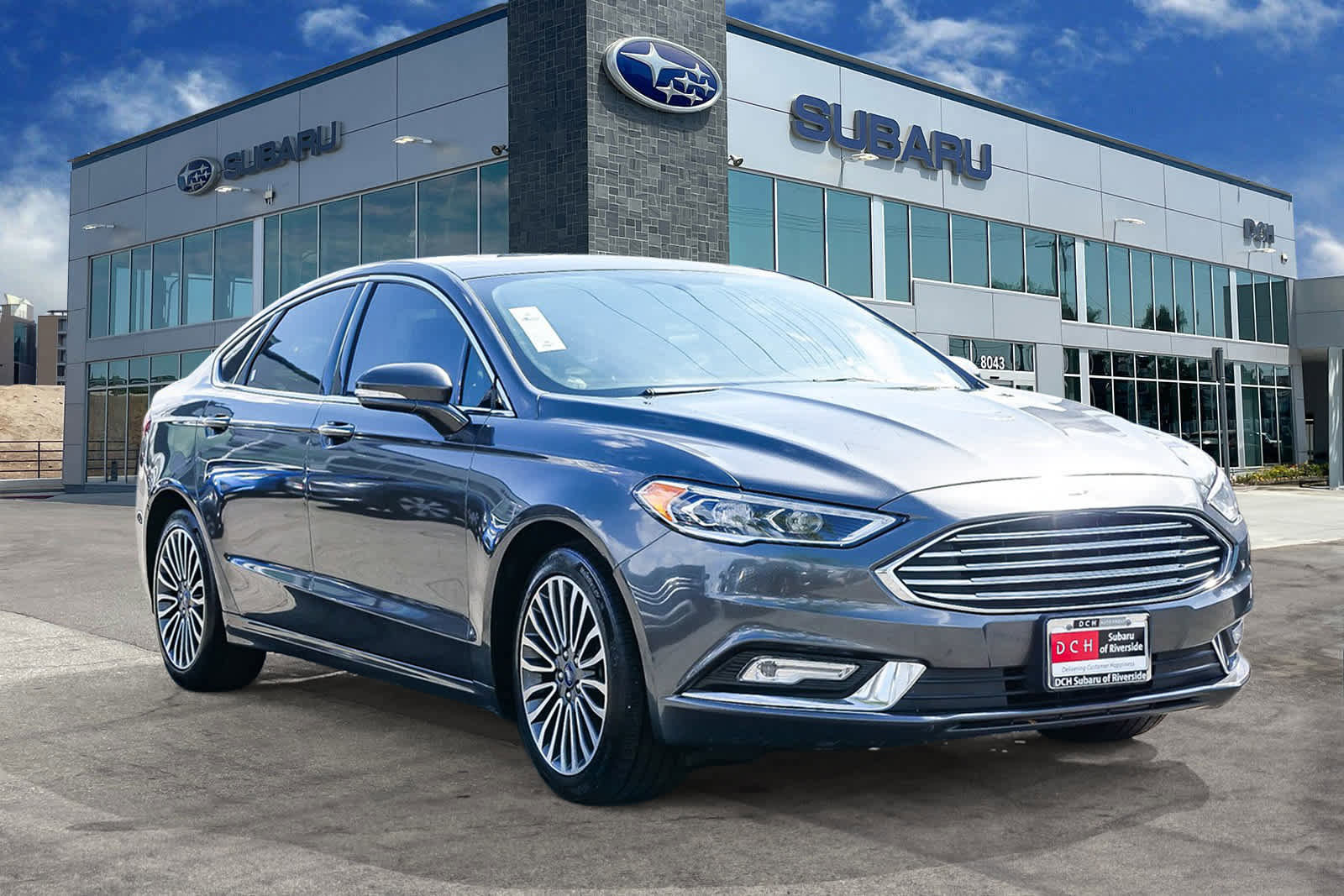 Used 2017 Ford Fusion SE w/ Fusion SE Technology Package FWD image 3