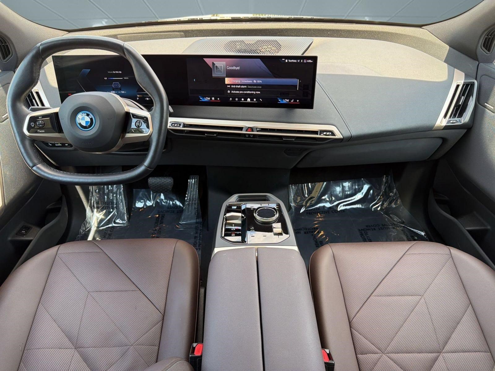 Used 2024 BMW iX xDrive50 w/ Sport Package AWD/4WD image 13