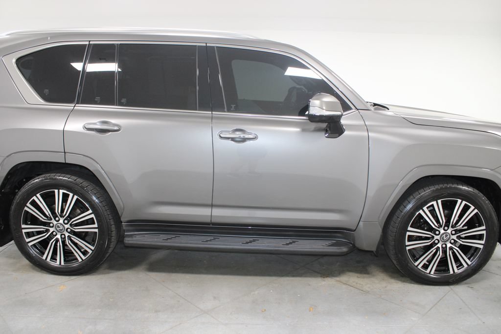 Used 2024 Lexus LX 600 4WD w/ Luxury Package image 11
