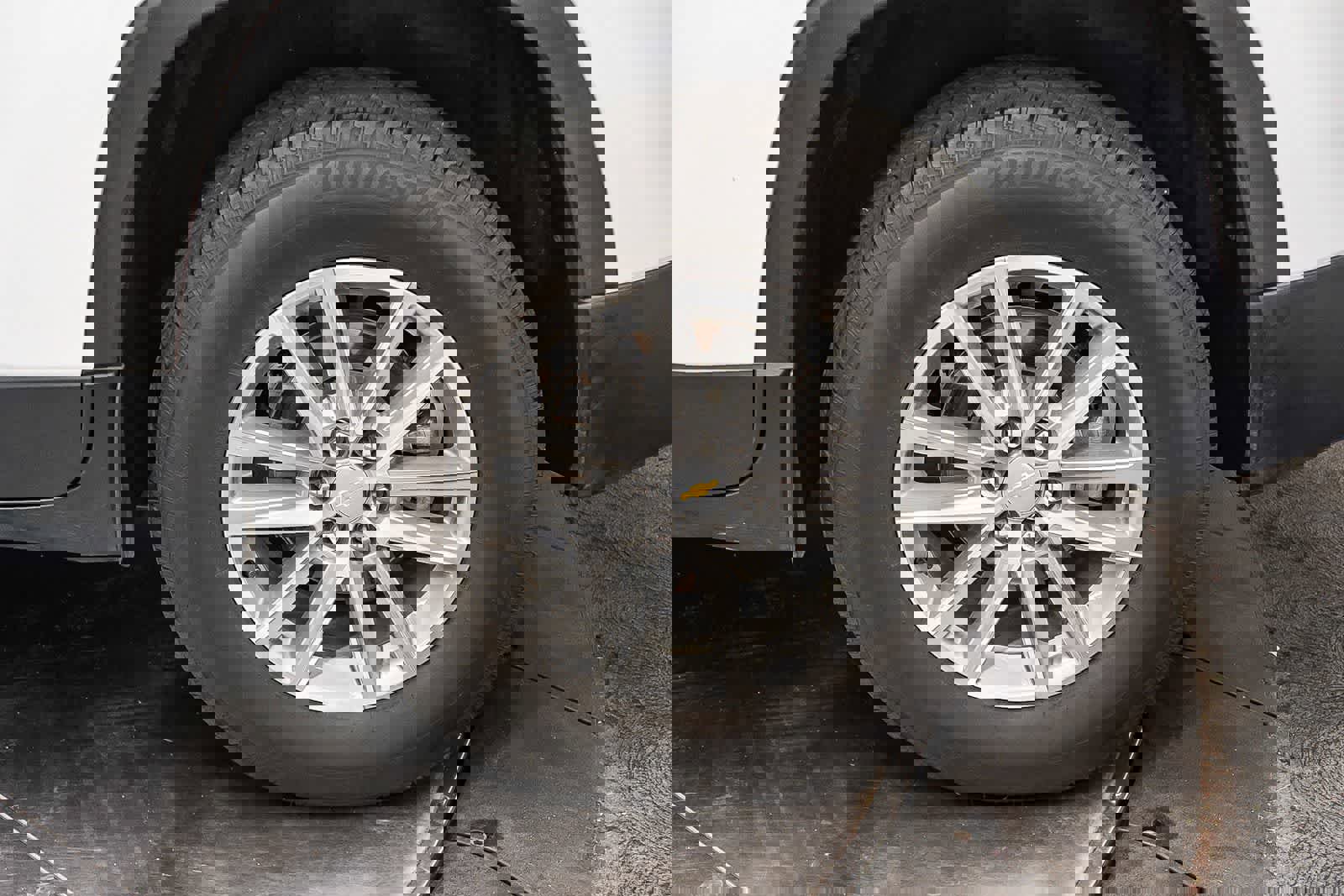 Used 2023 Chevrolet Traverse LT image 10