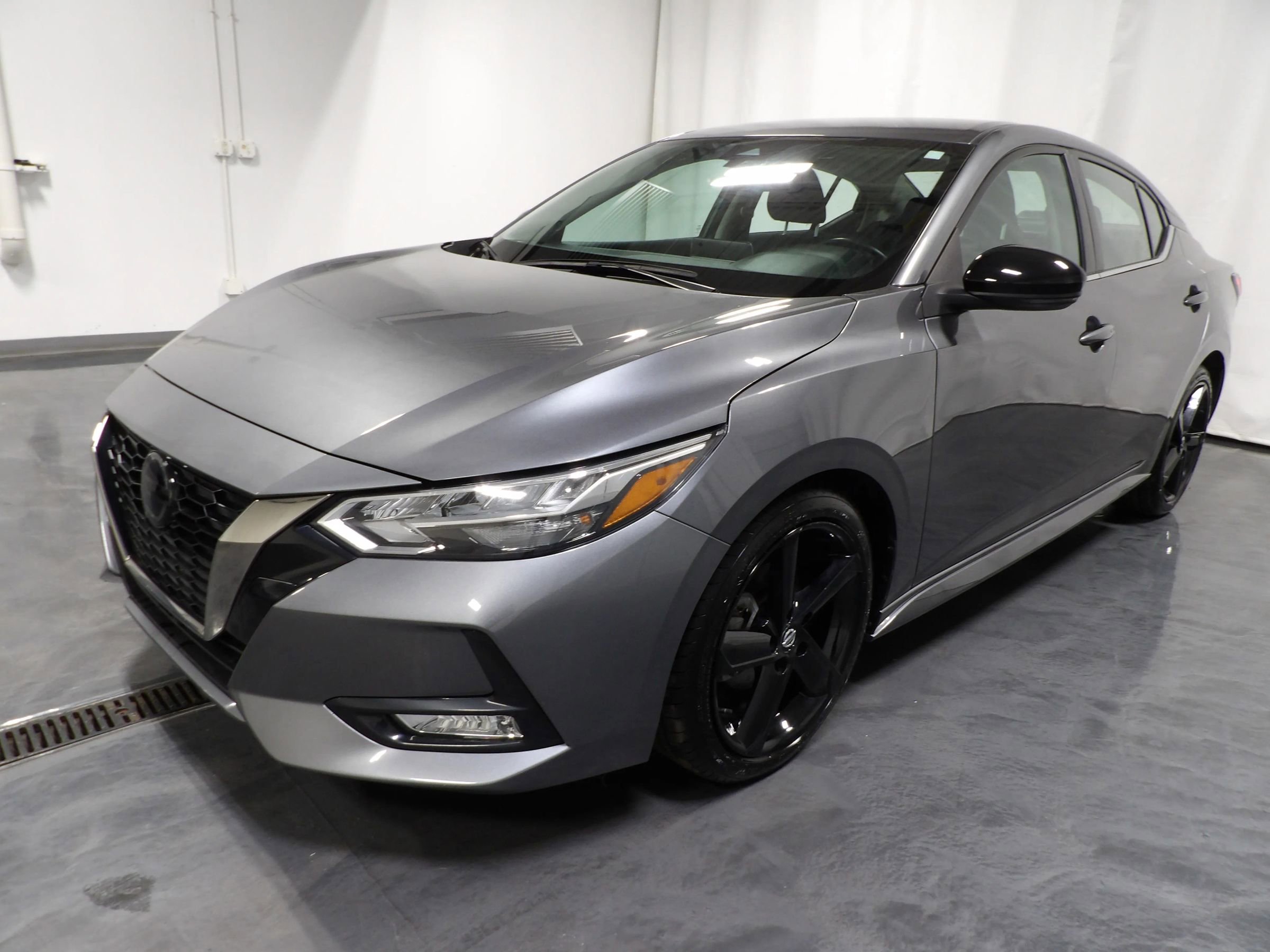 Used 2022 Nissan Sentra SR w/ Electronics Package FWD image 3