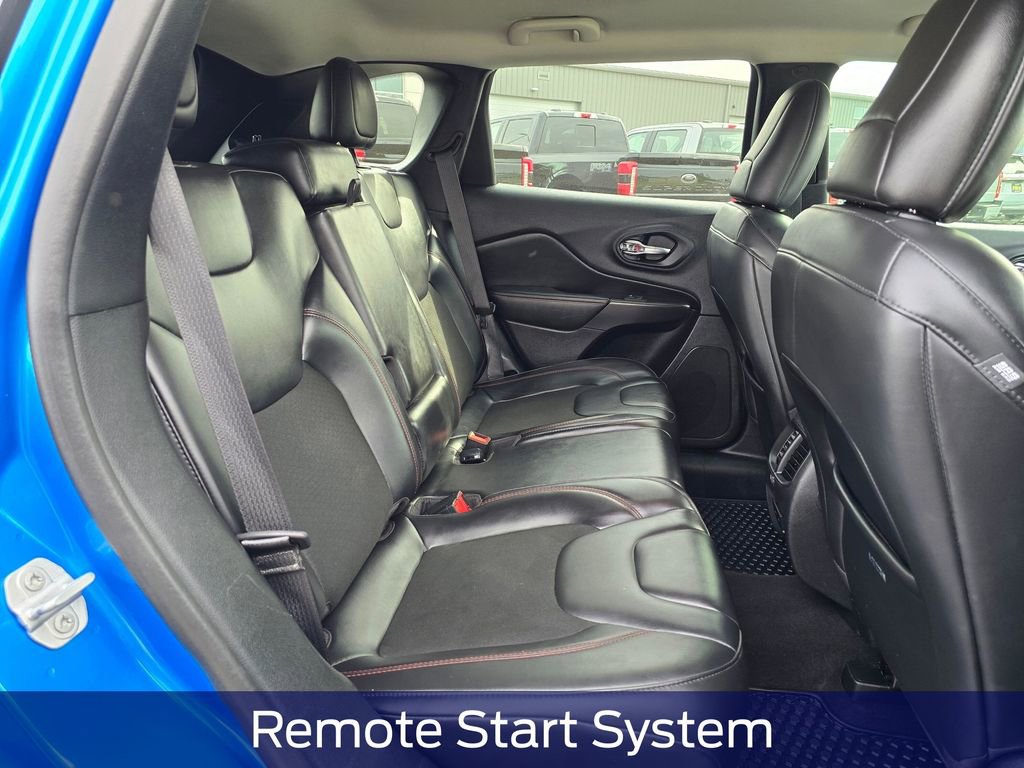 Used 2020 Jeep Cherokee Trailhawk w/ Technology Group AWD/4WD image 16
