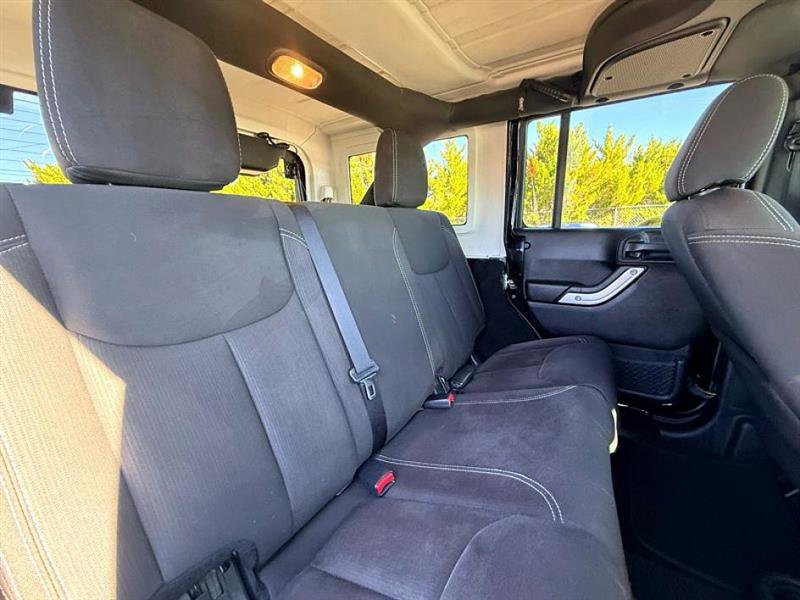 Used 2017 Jeep Wrangler Unlimited Rubicon w/ Connectivity Group image 21