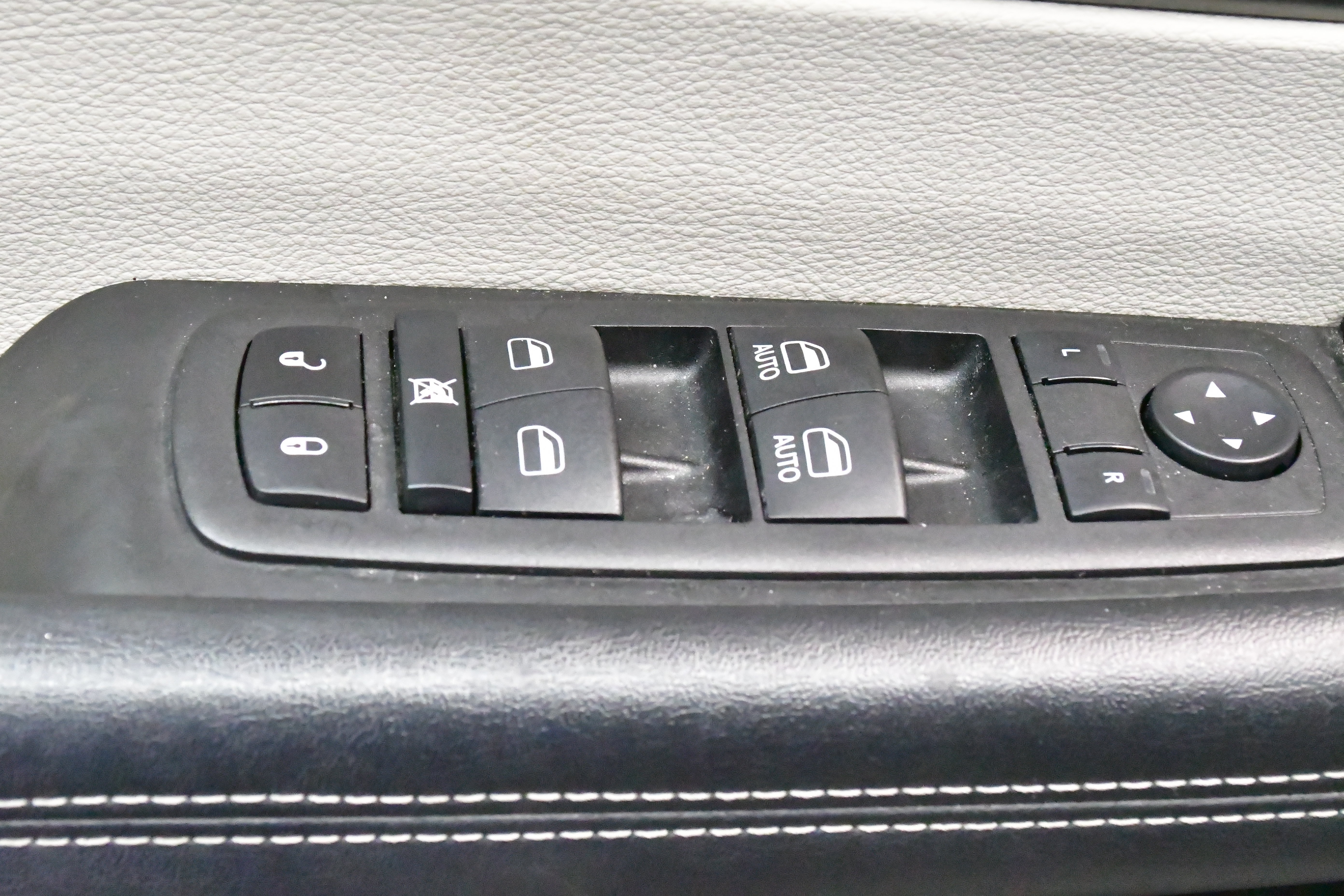 Used 2023 Chrysler Pacifica Touring-L FWD image 19