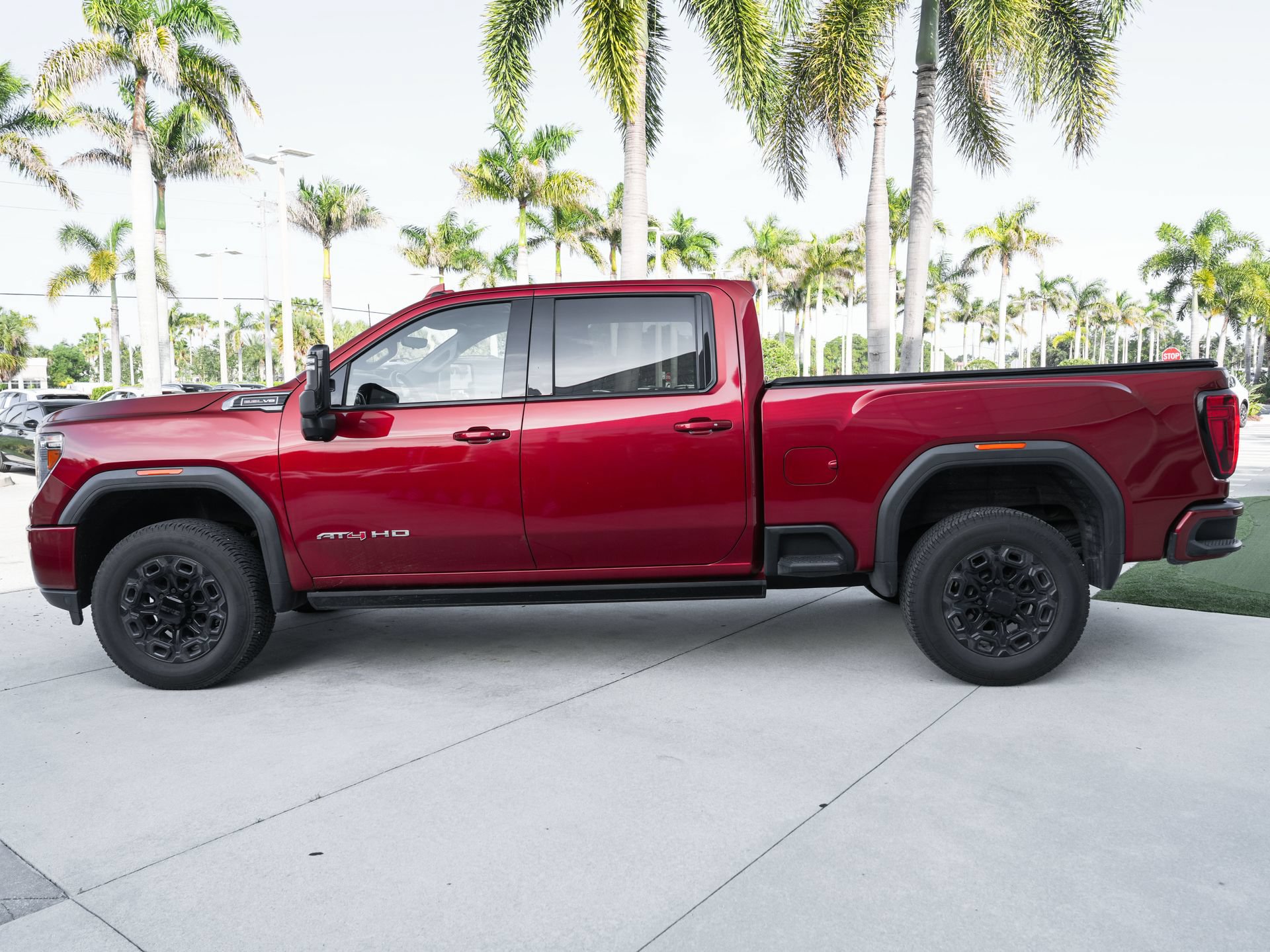 Used 2021 GMC Sierra 2500 AT4 w/ AT4 Premium Plus Package AWD/4WD image 7