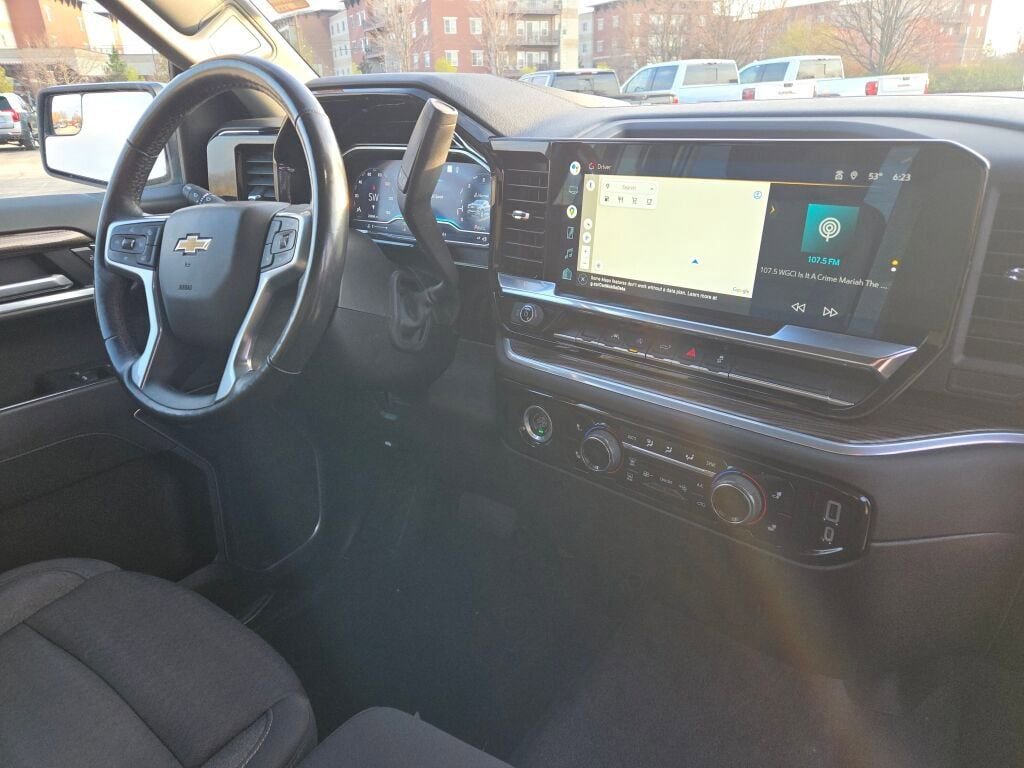 Used 2022 Chevrolet Silverado 1500 LT AWD/4WD image 9