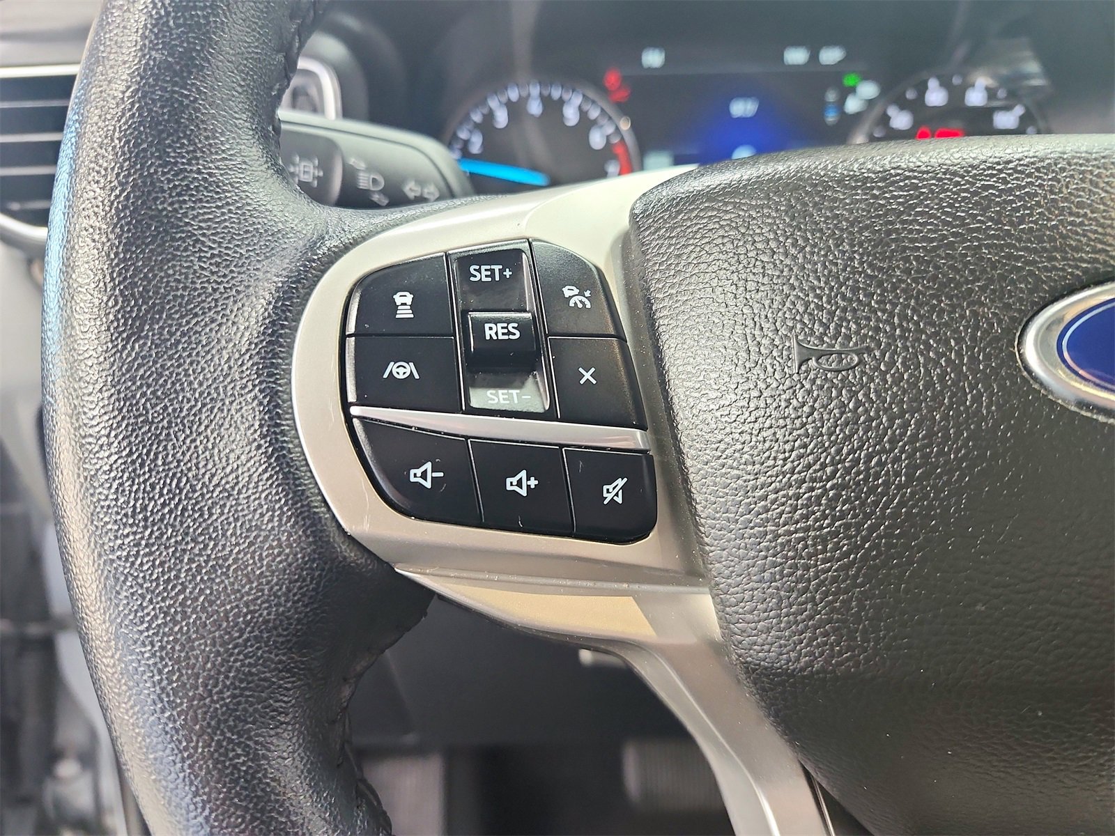 Used 2023 Ford Explorer Limited image 24