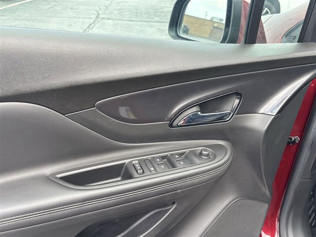 Used 2022 Buick Encore Preferred AWD/4WD image 22