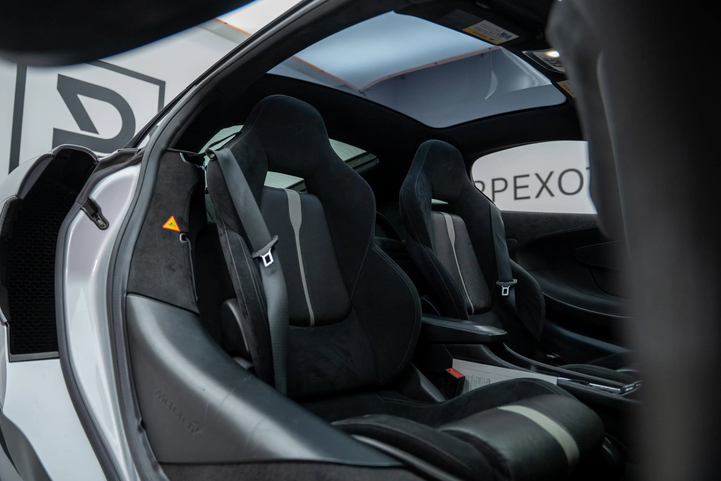 Used 2017 McLaren 570S image 23