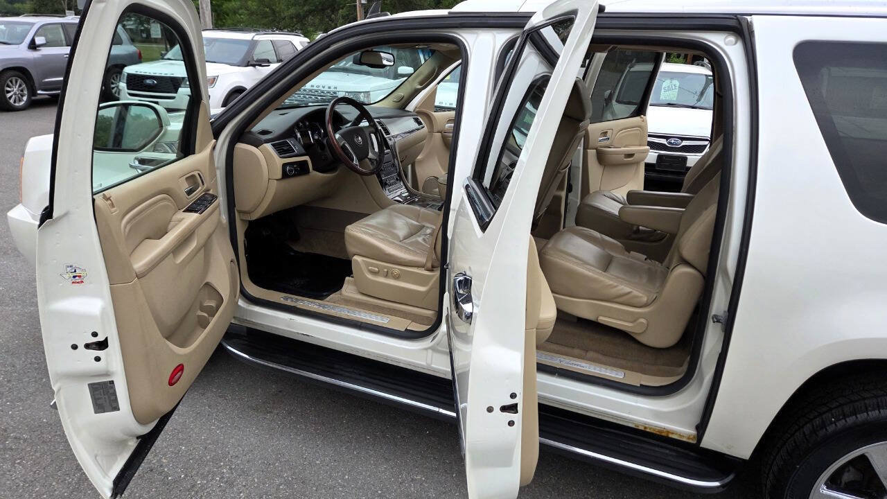 Used 2010 Cadillac Escalade ESV Luxury AWD/4WD image 24