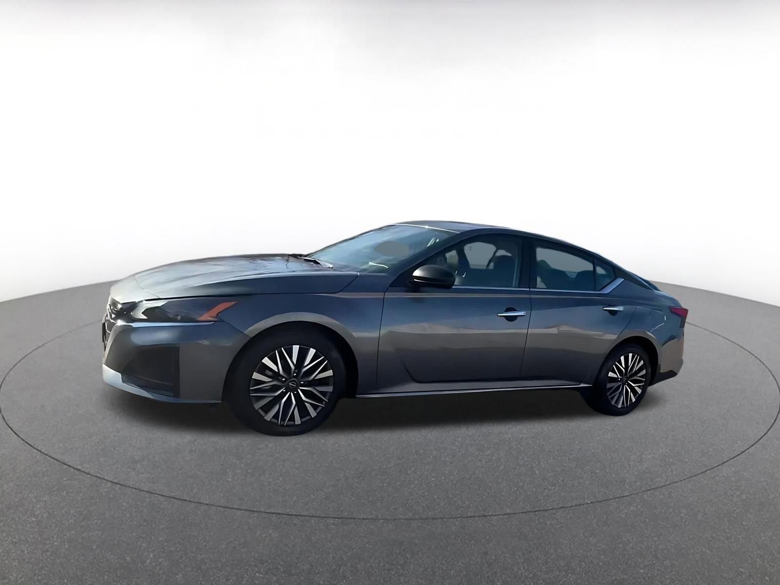 Used 2025 Nissan Altima 2.5 SV image 8