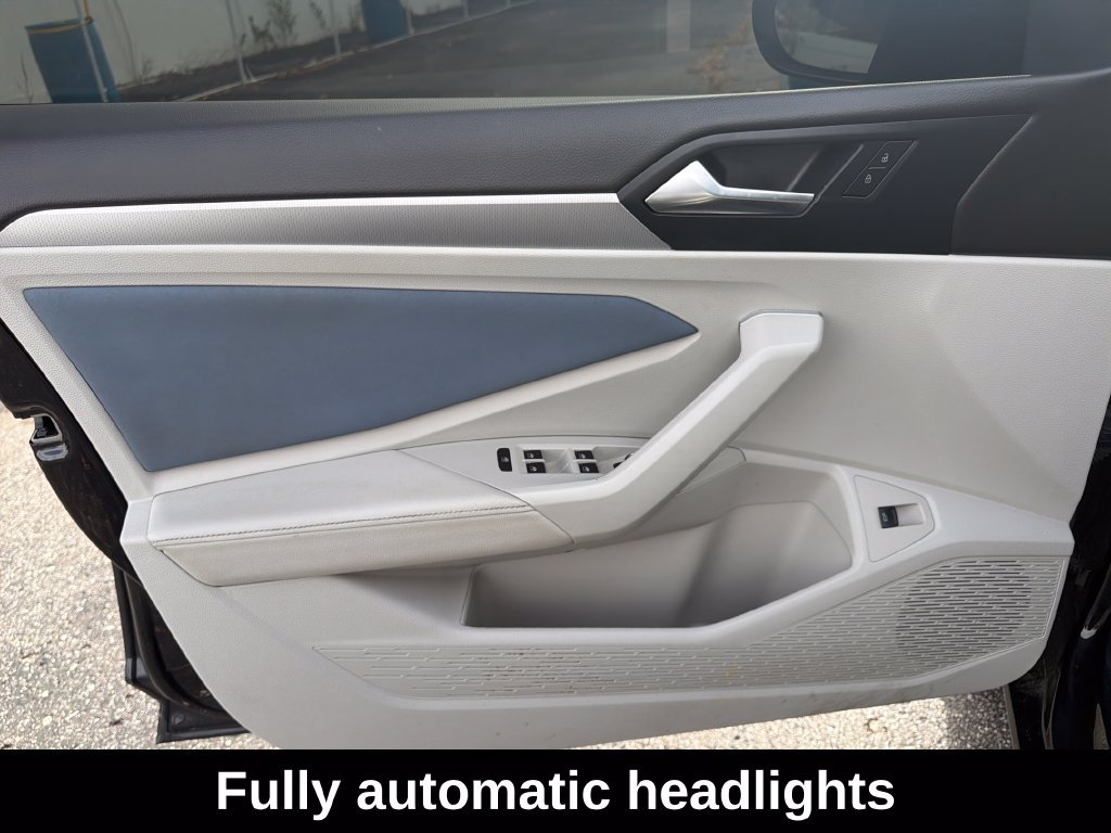 Used 2025 Volkswagen Jetta SE FWD image 12