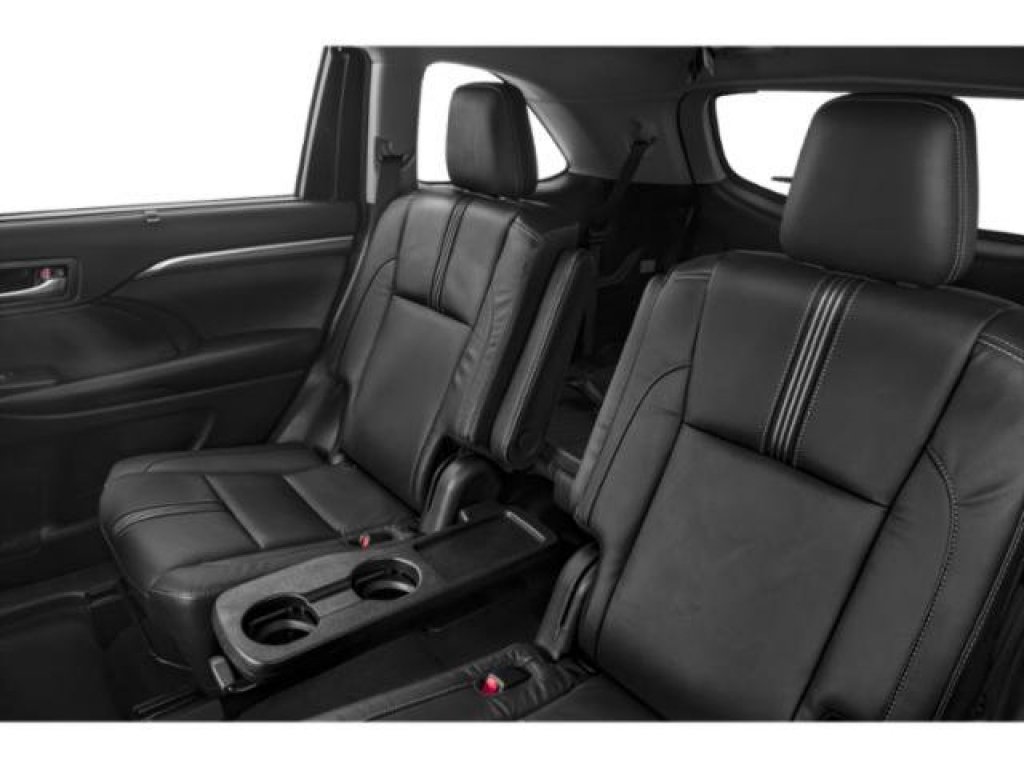 Used 2019 Toyota Highlander SE w/ Nightshade Edition AWD/4WD image 16