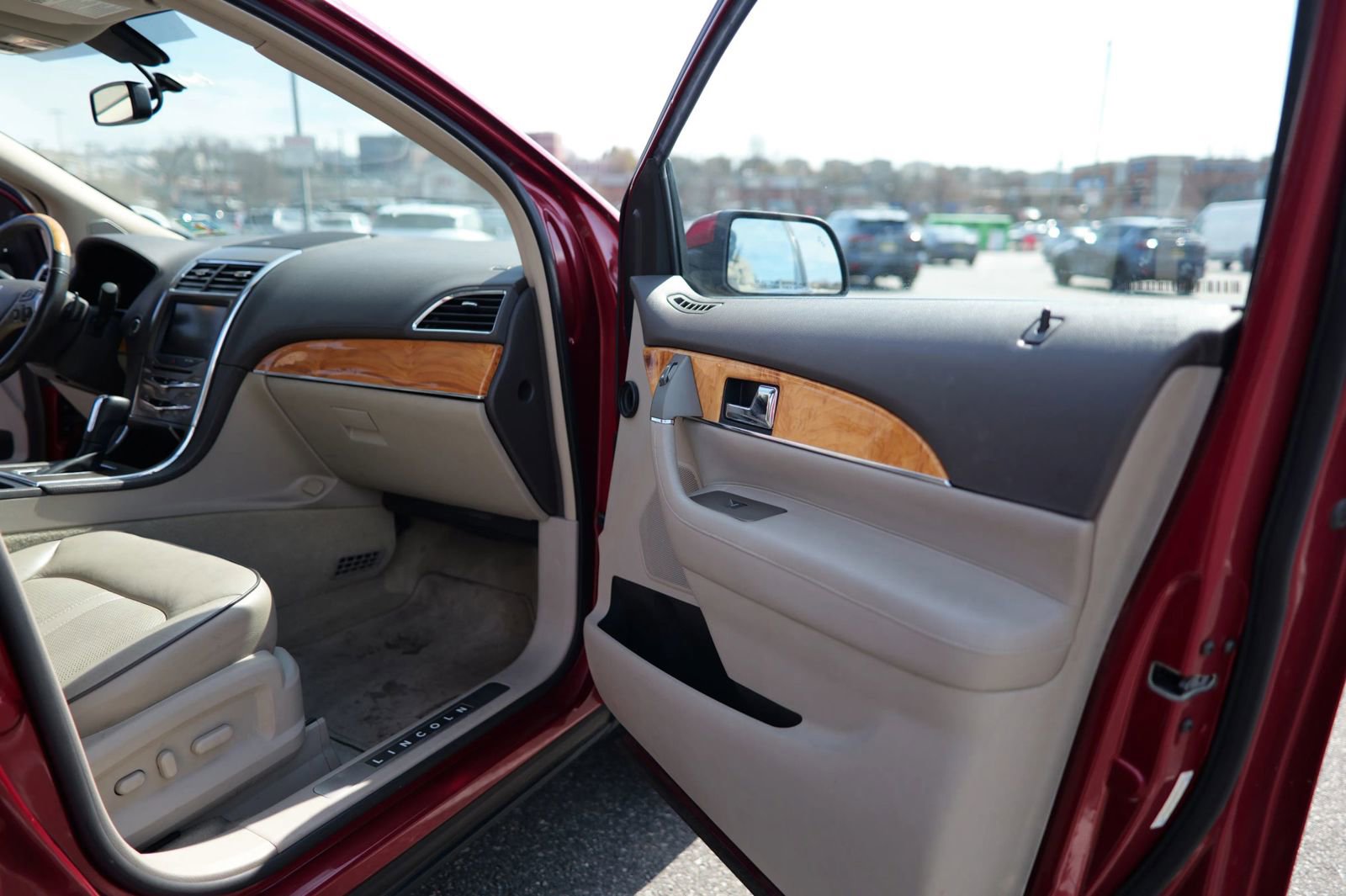 Used 2013 Lincoln MKX AWD image 26