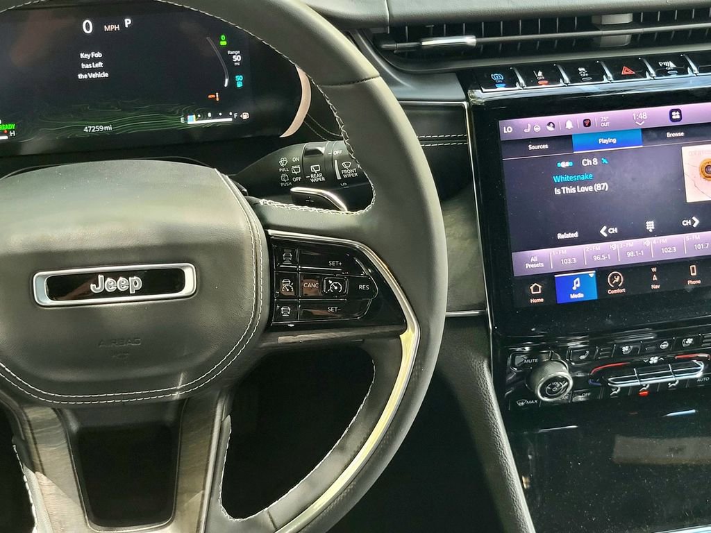 Used 2022 Jeep Grand Cherokee Overland w/ Luxury Tech Group IV AWD/4WD image 13
