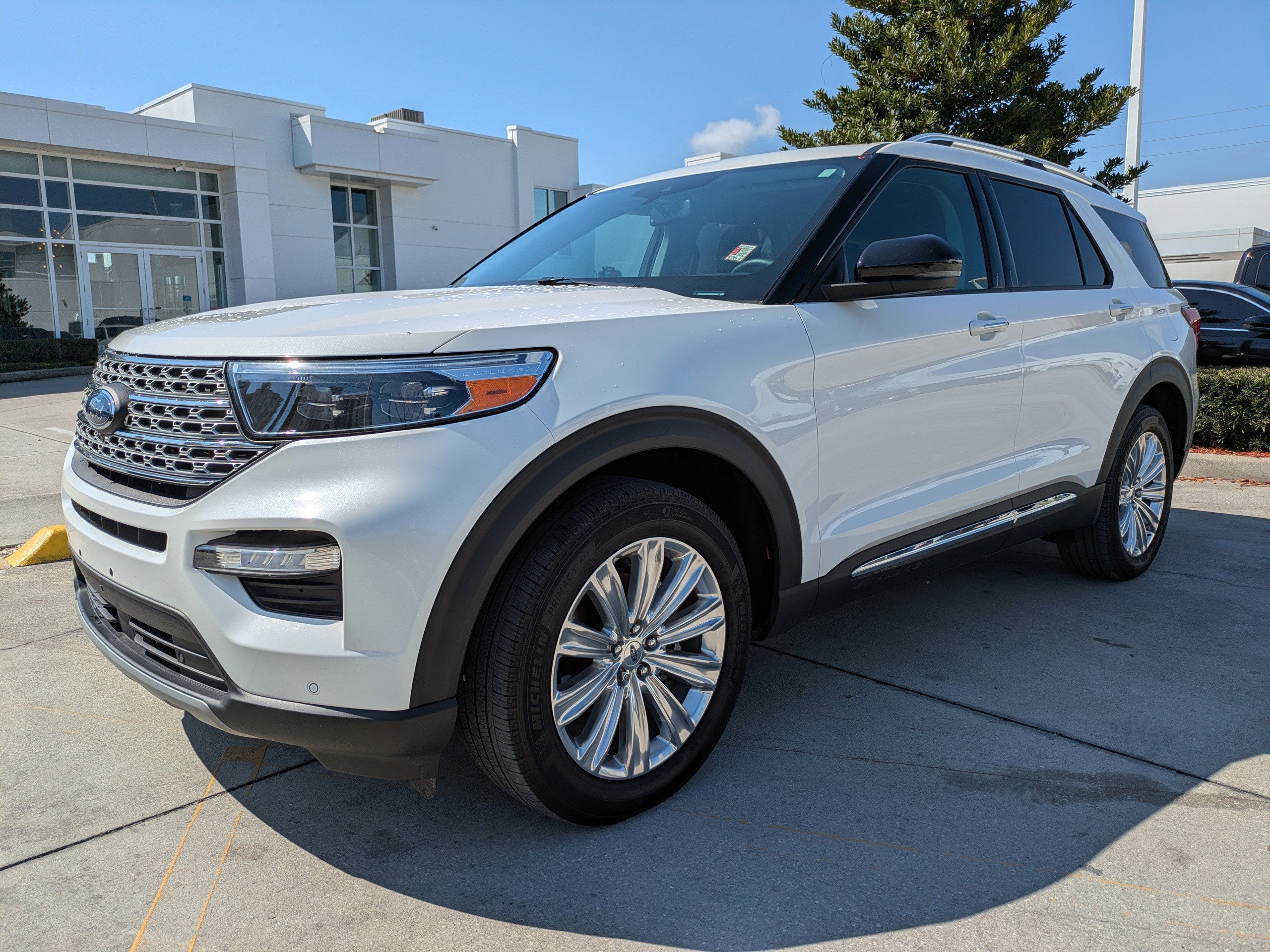 Used 2021 Ford Explorer Limited w/ Equipment Group 301A image 8