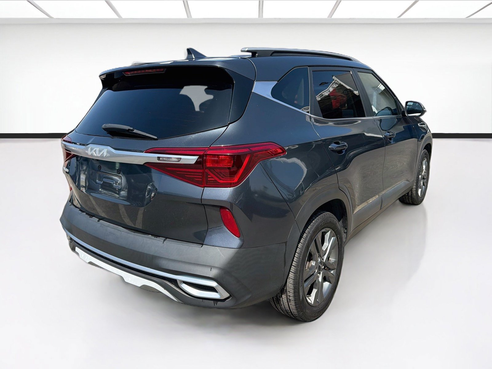 Used 2023 Kia Seltos S w/ Navigation Package FWD image 4