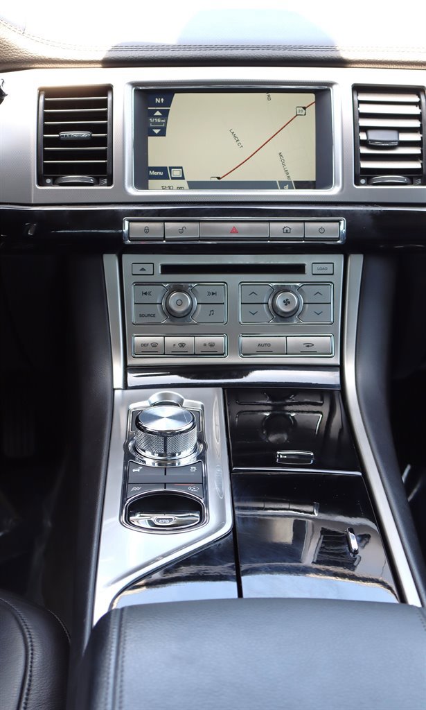 Used 2011 Jaguar XF RWD image 14