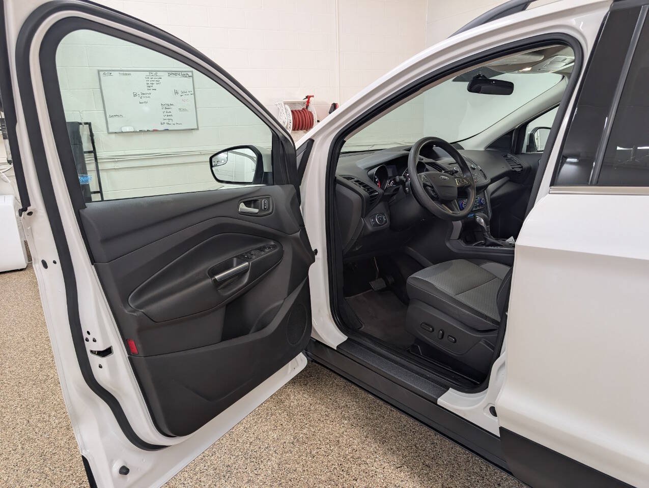 Used 2018 Ford Escape SE AWD/4WD image 6