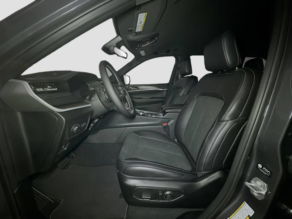 New 2026 Jeep Grand Cherokee Altitude AWD/4WD image 15