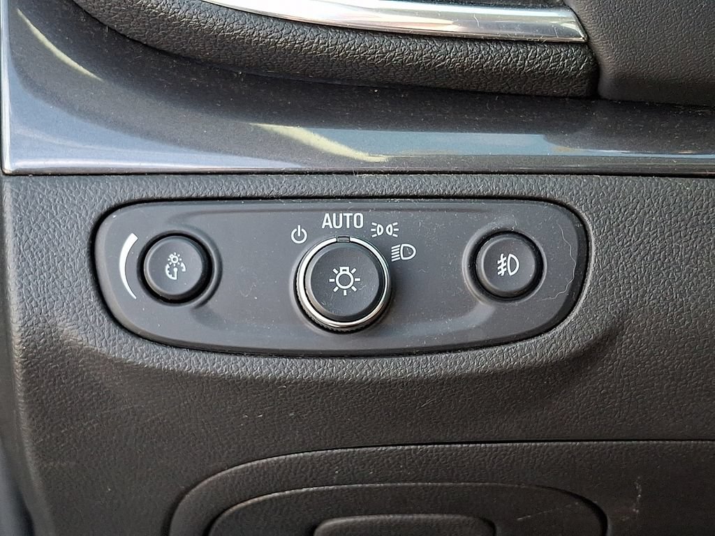 Used 2019 Buick Encore Sport Touring AWD/4WD image 22