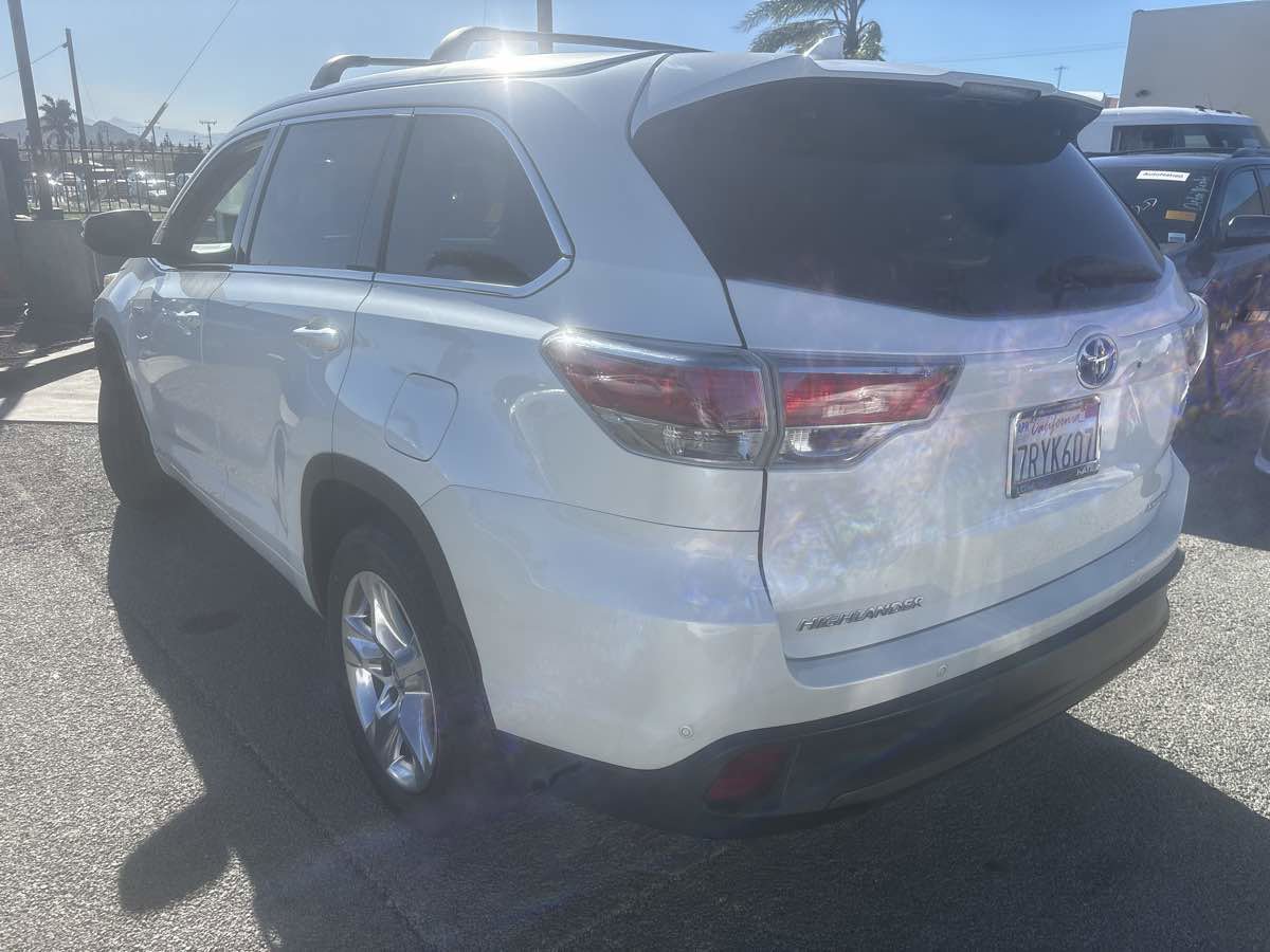 Used 2016 Toyota Highlander Limited Platinum image 3