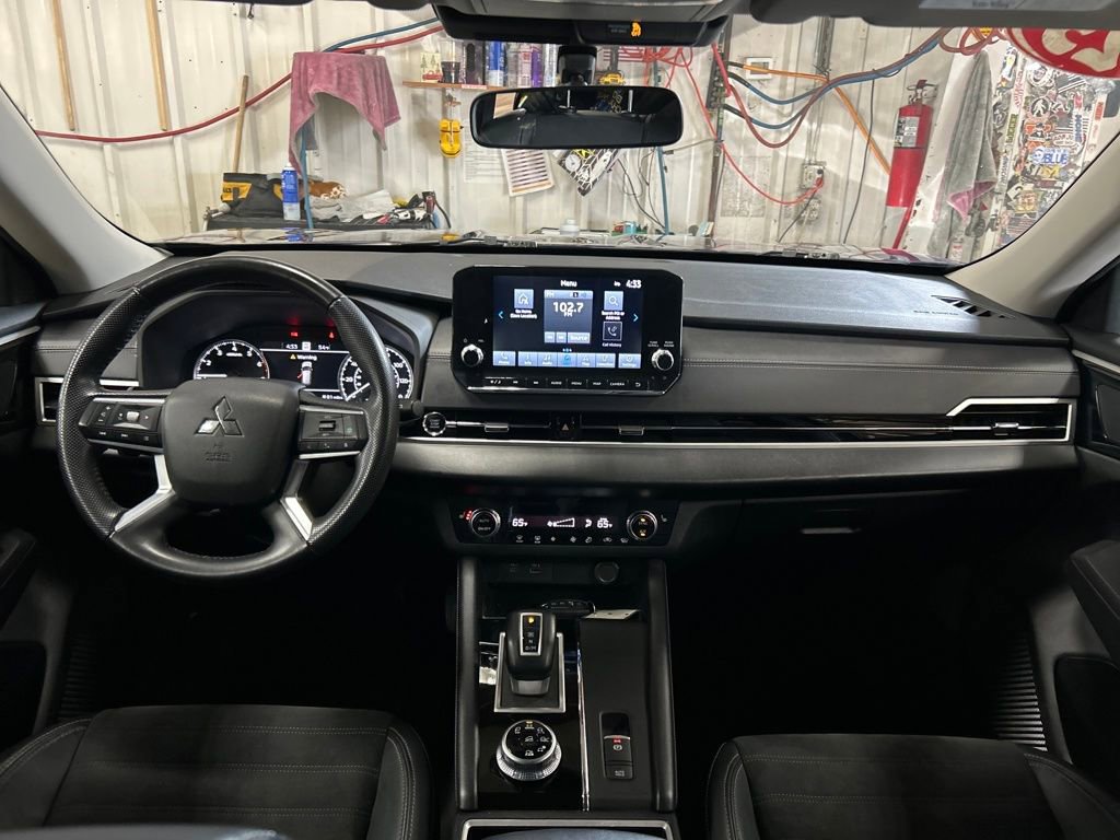 Used 2023 Mitsubishi Outlander SE AWD/4WD image 16