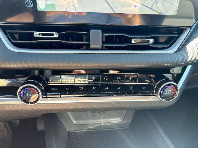 New 2027 Chevrolet Equinox LT w/ Convenience Package II FWD image 19