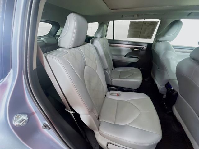 Used 2021 Toyota Highlander Platinum image 31