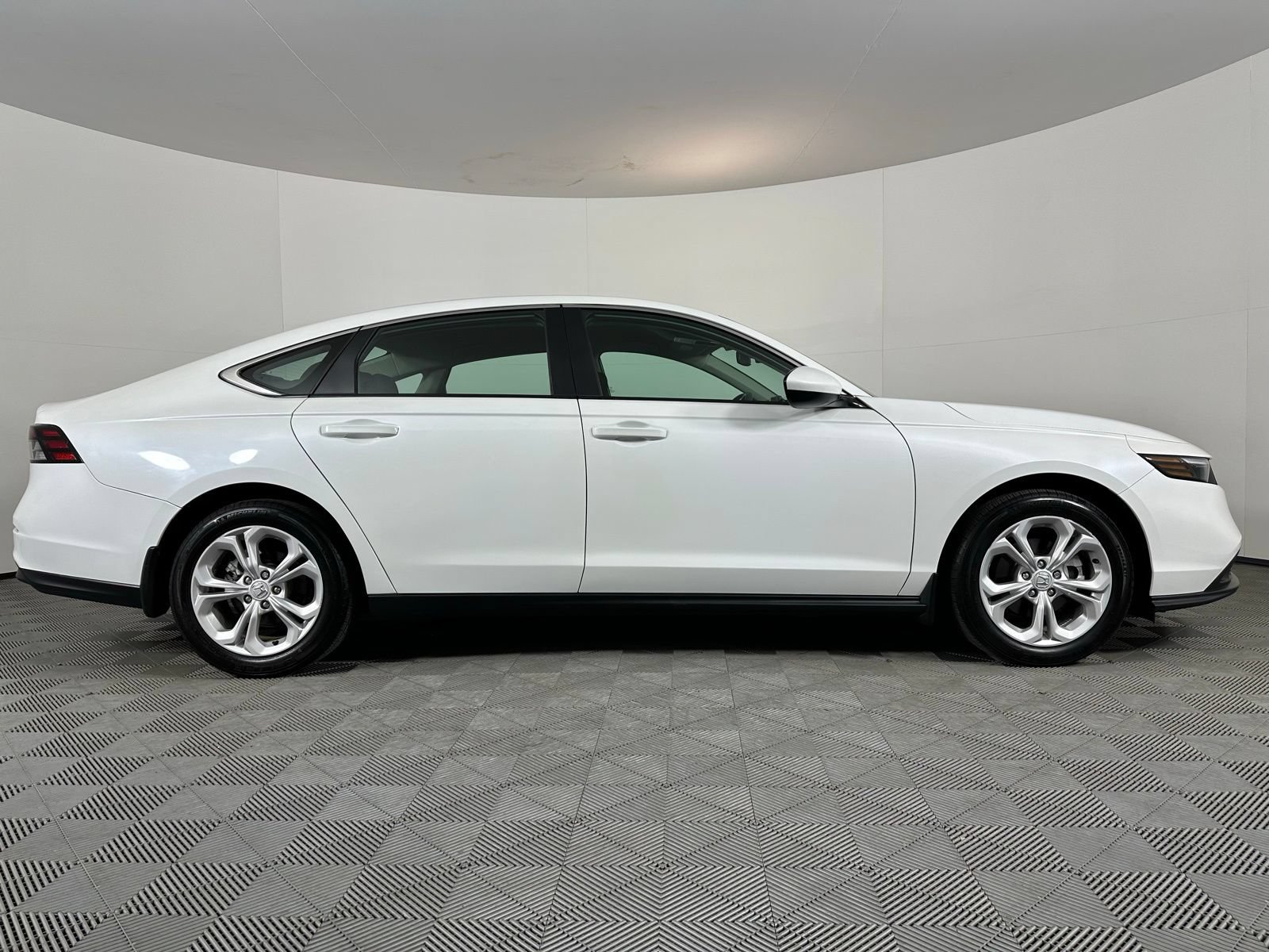 Used 2025 Honda Accord LX image 24