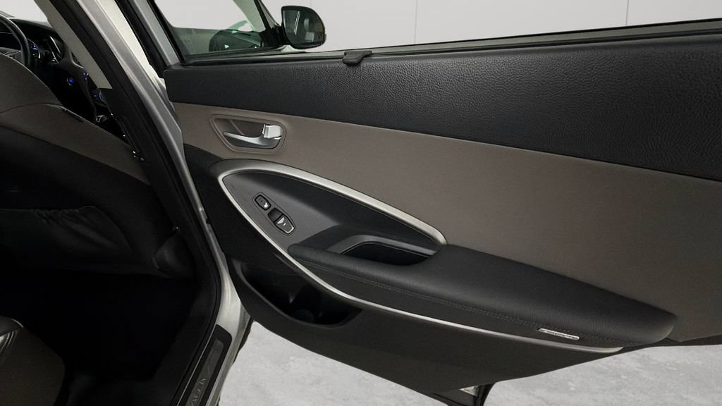 Used 2017 Hyundai Santa Fe Limited FWD image 28