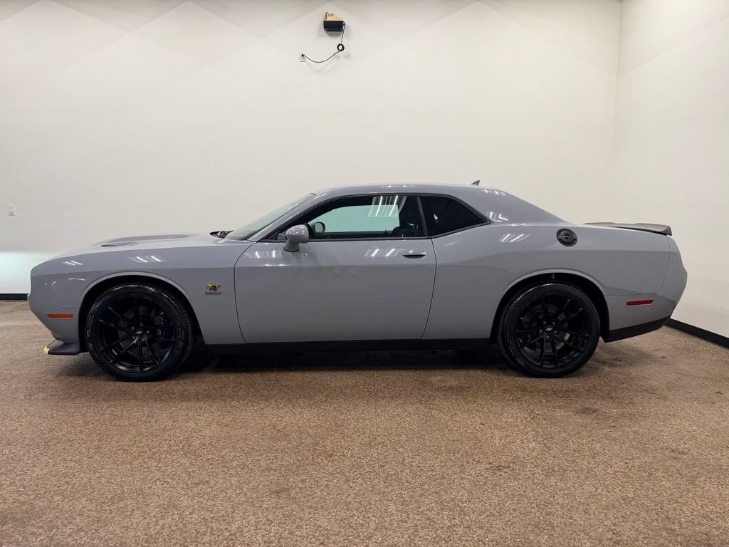 Used 2022 Dodge Challenger R/T Scat Pack RWD image 2