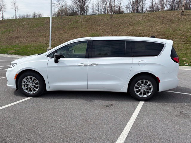 New 2026 Chrysler Pacifica Limited FWD image 4