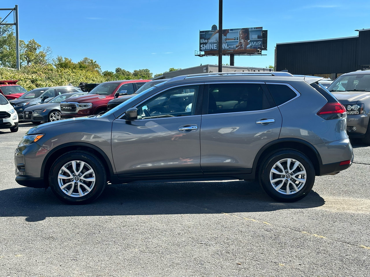 Used 2020 Nissan Rogue SV image 4