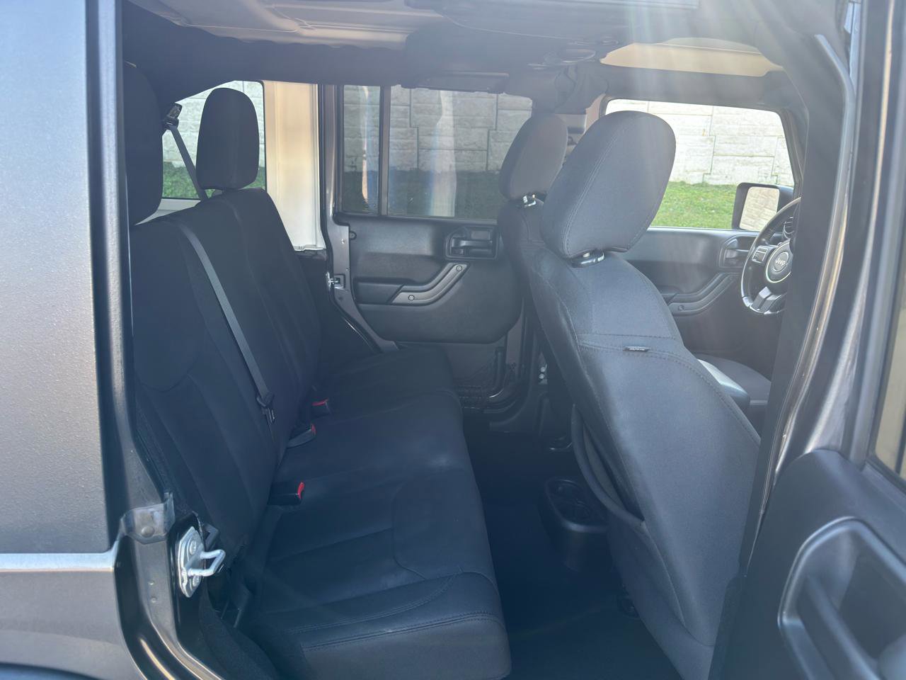 Used 2018 Jeep Wrangler Unlimited Sport S image 31