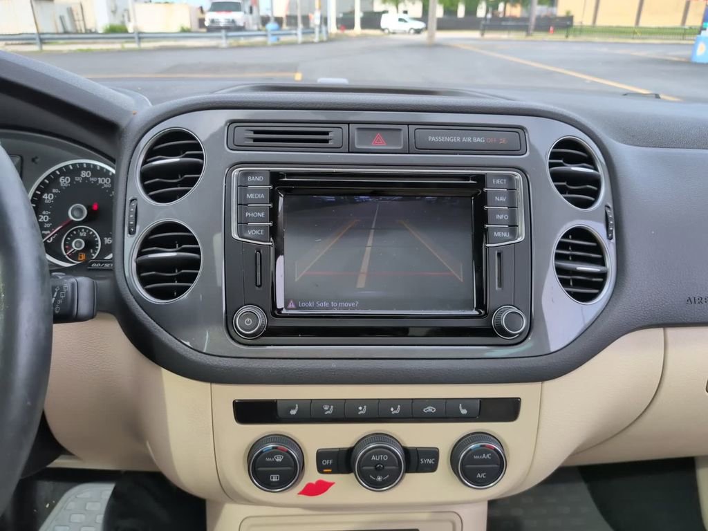 Used 2017 Volkswagen Tiguan SEL FWD image 24