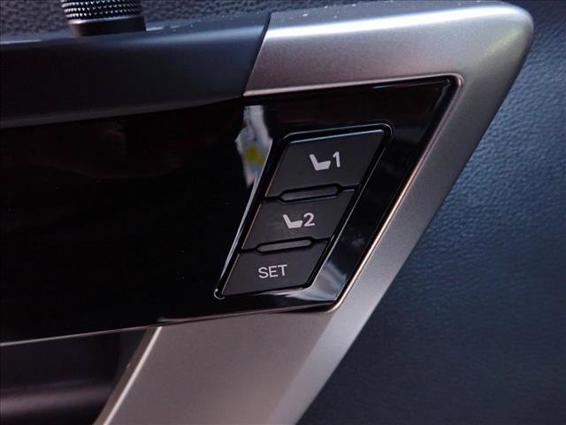 Used 2024 Toyota Tundra Limited AWD/4WD image 16
