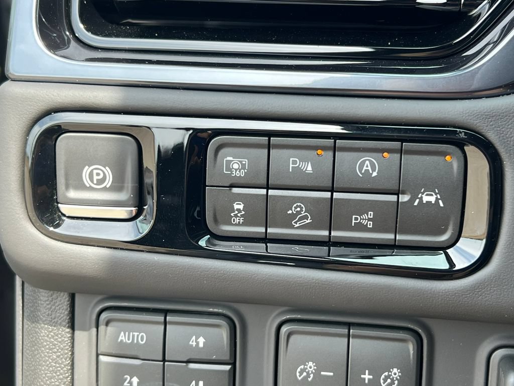 New 2026 GMC Yukon XL AT4 Ultimate AWD/4WD image 18