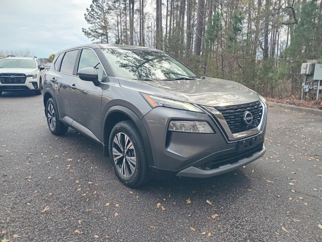 Used 2023 Nissan Rogue SV image 3