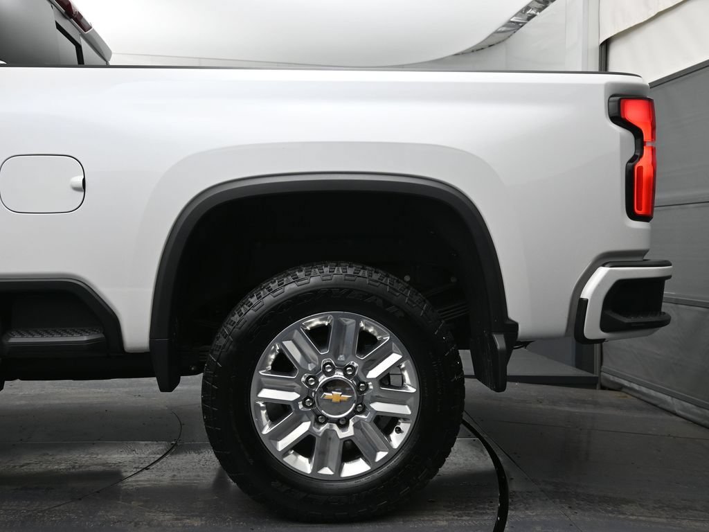 Used 2025 Chevrolet Silverado 2500 High Country w/ High Country Premium Package AWD/4WD image 9