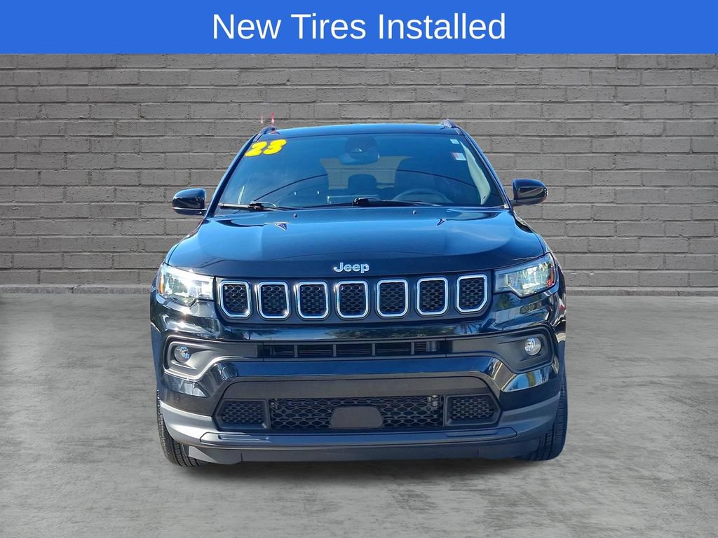 Used 2023 Jeep Compass Latitude AWD/4WD image 2