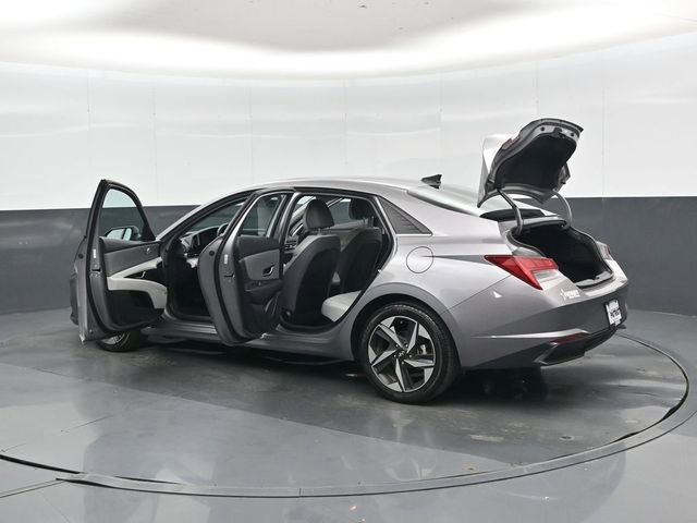 Used 2023 Hyundai Elantra Limited image 47