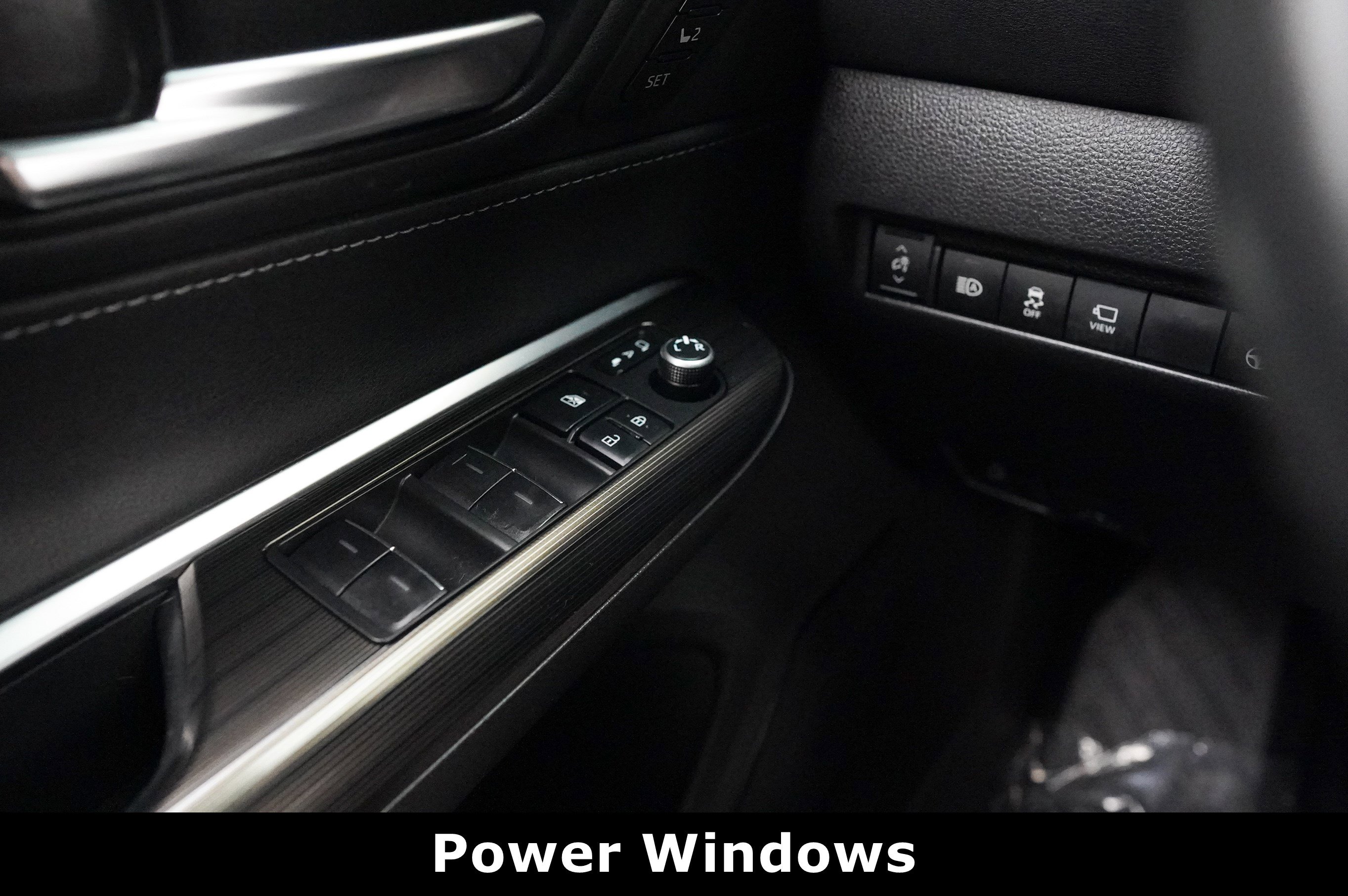 Used 2022 Toyota Venza Limited image 31