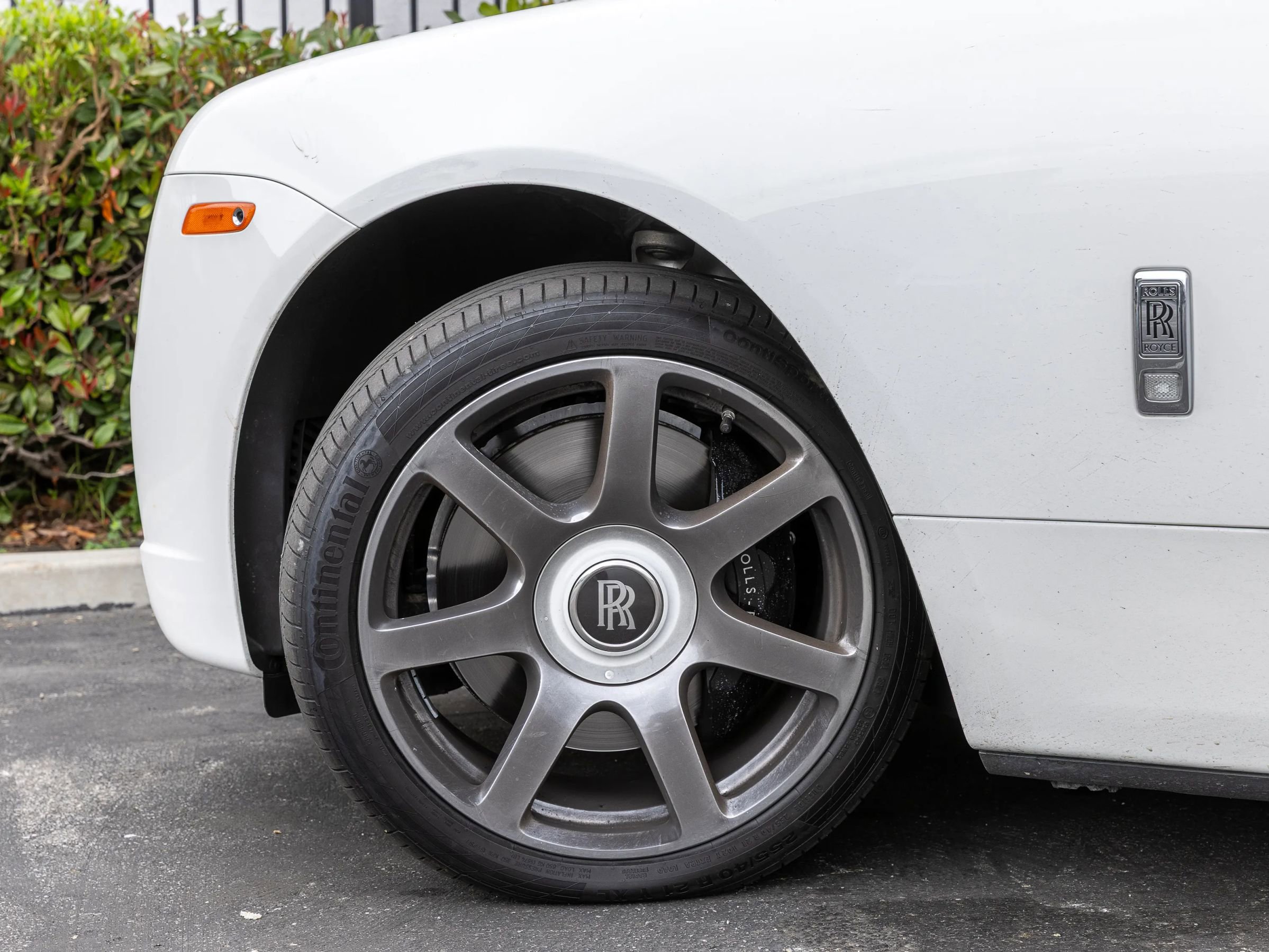 Used 2020 Rolls-Royce Dawn image 12