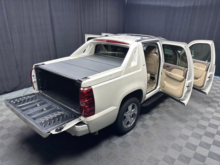 Used 2012 Chevrolet Avalanche LTZ AWD/4WD image 20