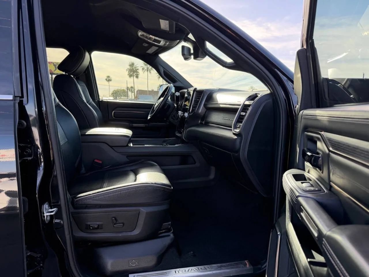 Used 2022 RAM 3500 Limited w/ Towing Technology Group AWD/4WD image 29