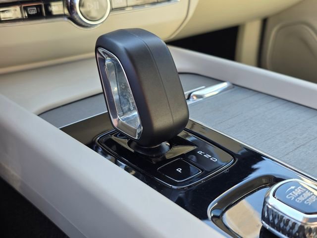 Used 2023 Volvo XC60 B5 Plus AWD/4WD image 33