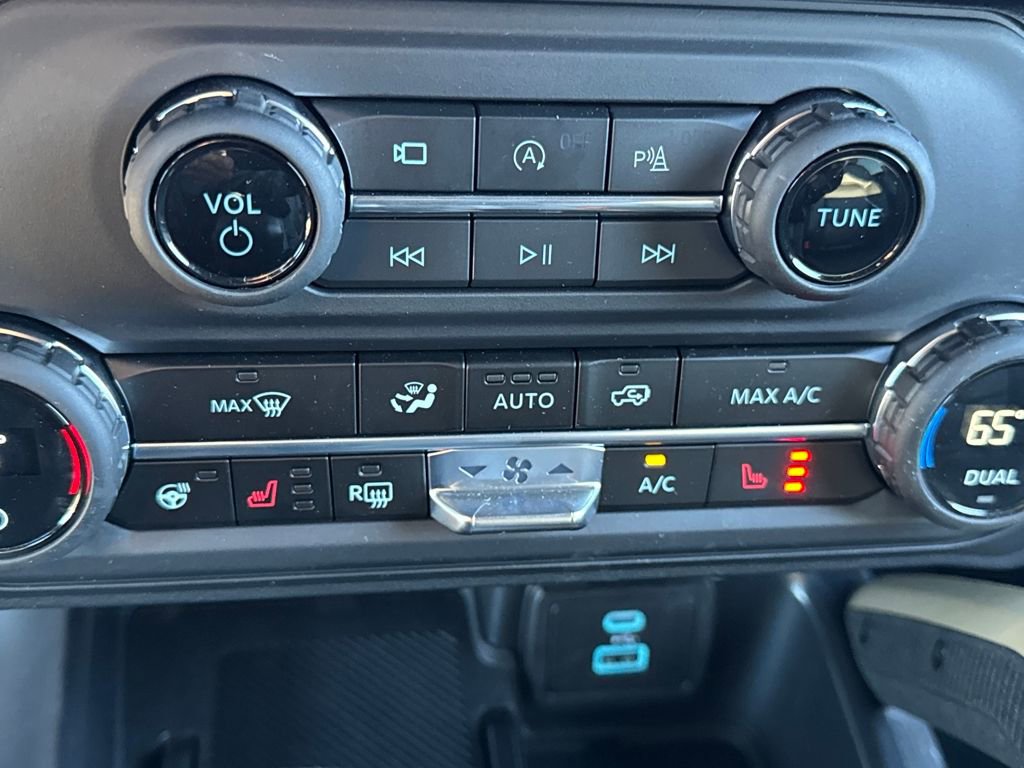 Used 2025 Ford Bronco Badlands image 19